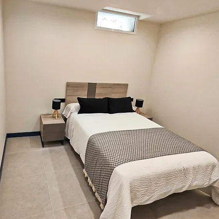 別荘 Vivienda Unifamiliar Ventana A La Clerecia